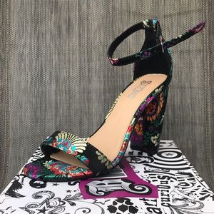 Black Satin Brocade Sandals - Size 7.5